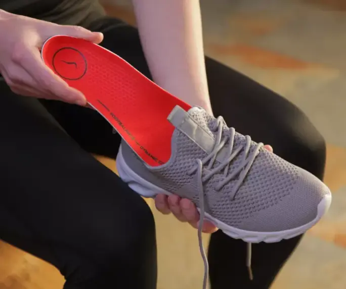 индивидуална ортопедична стелка в маратонка